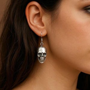 Silver Skull Earrings – Gothic Punk Dangle Jewelry for Halloween & Alt Fashion