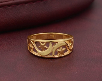 Anel dourado com lua crescente e estrela, faixa vazada celestial, joia minimalista de astrologia e bruxaria.
