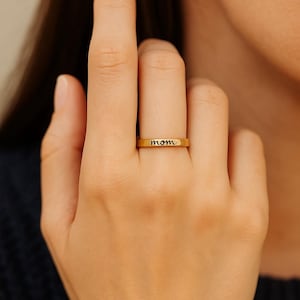 Gold Mom Ring – Minimalist Engraved Band for Mother’s Day Gift