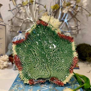 Bordallo Pinheiro Portugal Majolica Green Cabbage Leaf Plate