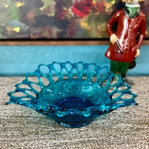 Westmoreland Glass Dark Blue Bermuda Doric Lace Centerpiece Bowl