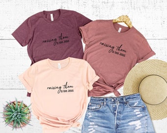 Les élever pour aimer Jésus | tee-shirt chrétien | Chemise maman | maman chrétienne | Tee-shirt maman | Couleurs sourdes | Chemise de maman chrétienne