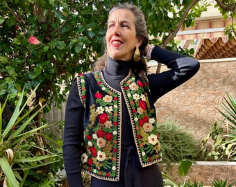 Women's vest, black, vintage, women vest, Indian folk, ethnic, waistcoat, bohemian, embroidered, Suzani, boho, velvet, velvet, one size.