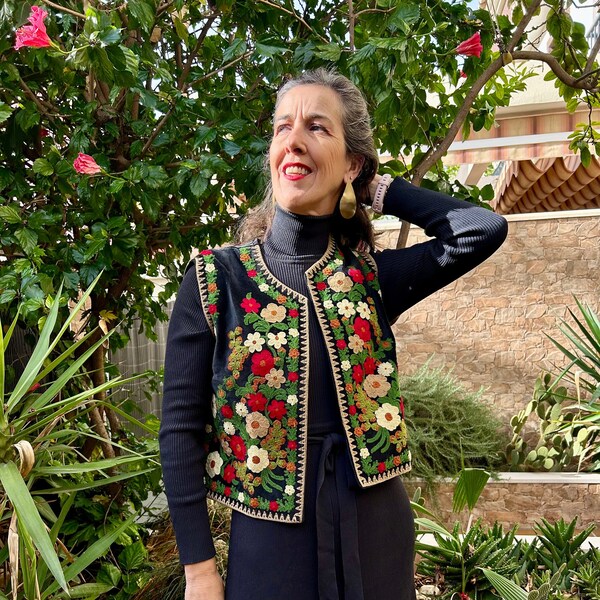 Women's vest, black, vintage, women vest, Indian folk, ethnic, waistcoat, bohemian, embroidered, Suzani, boho, velvet, velvet, one size.