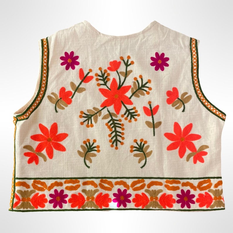 Gilet en coton, blanc, gilet vintage, folk indien, ethnique, style bohème, Suzani, boho, traditionnel, fleurs, blanc, taille unique. image 4