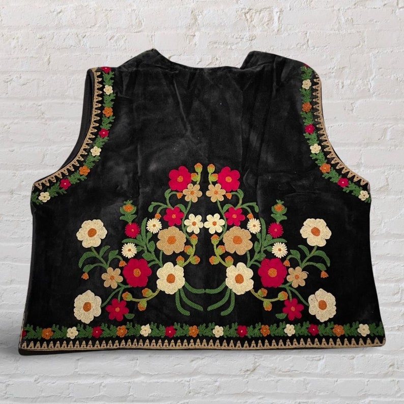 Gilet femme, noir, vintage, gilet femme, folk indien, ethnique, gilet, bohème, brodé, Suzani, boho, velours, velours, taille unique. image 4