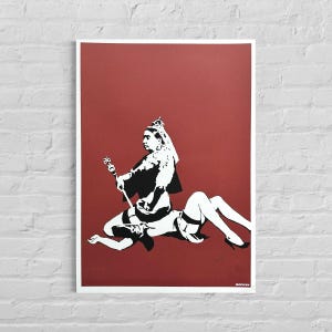 Genummerde editie BANKSY Queen Vic Gesigneerd - Preegstempel - Wall Art, Grafitti Art, Lithograph, Stencil Art after