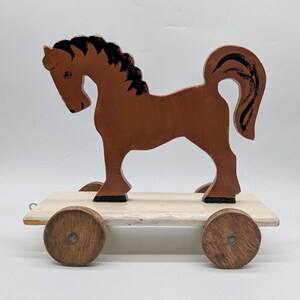 ヴィンテージ スコットランド製 車輪付き木製馬 職人による原始的な