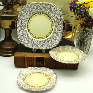 Trío de platos dorados de Leonard St Pottery, Fine Bone China, Burslem, GARANTIZADO Oro de 22 KT, patrón Pinkie, fabricado entre 1953 y 1962.