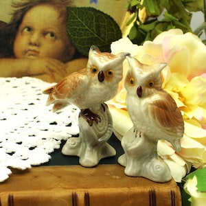 Cute Ceramic Pair Mini Owl Figures- Eagle Owl, Horned Owl Ceramic Owl Duo. Possibly made in Japan. c 1970s. Kitsch Ditsy Small Owl Pair.