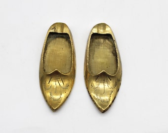Vintage Brass Pair of Mid Century Brass Persian Turkish Pointed Toe Slippers Etched Brass Shoes Possibly Made in India. MCM Brass Ornaments.