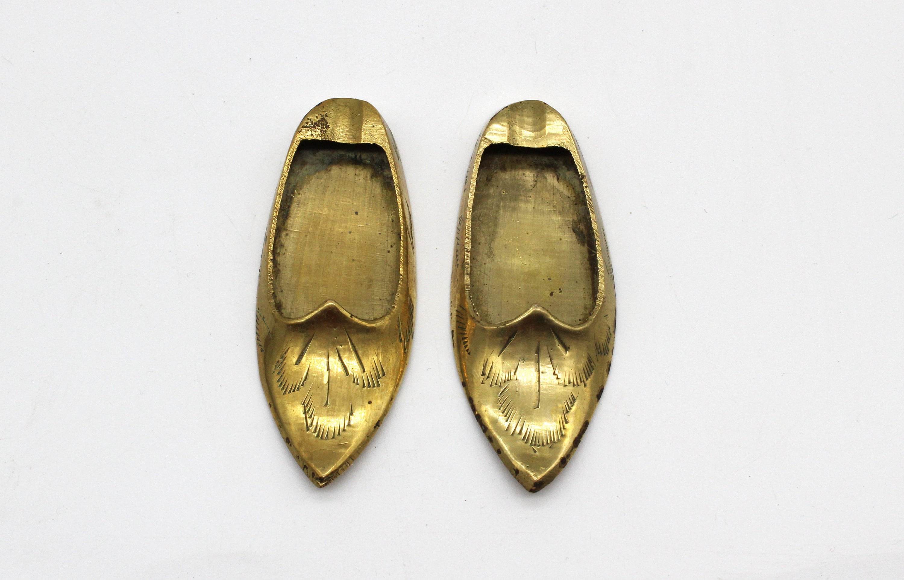 Vintage Brass Pair of Mid Century Brass Persian Turkish Pointed Toe Slippers Etched Brass Shoes Possibly Made in India. MCM Brass Ornaments.