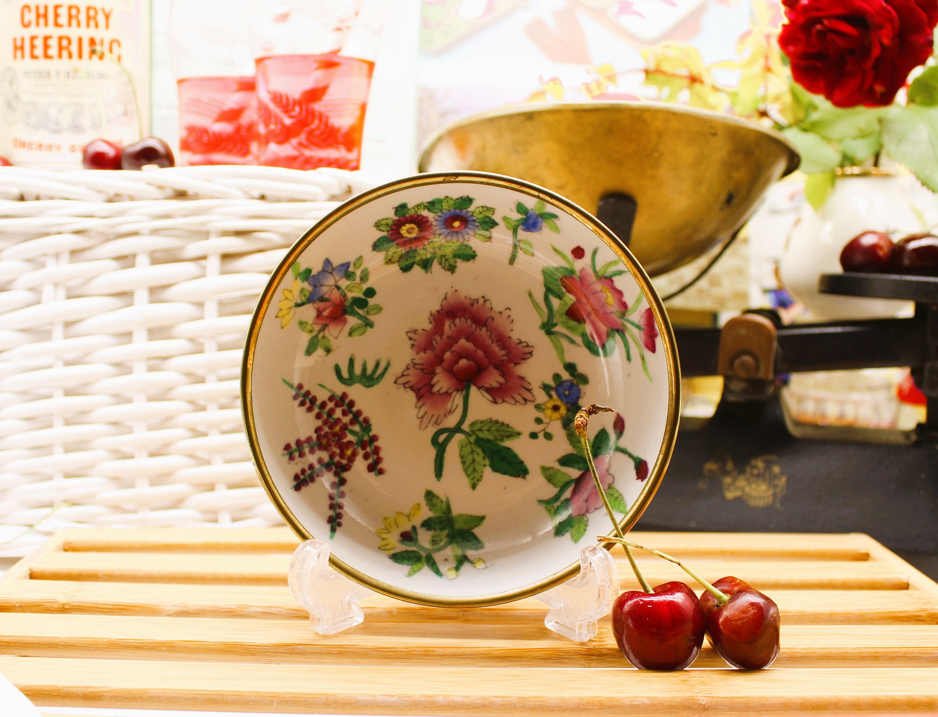 Old Enamel Plates, Bowls, Emallierte Bowl, Floral Décor, Vintage