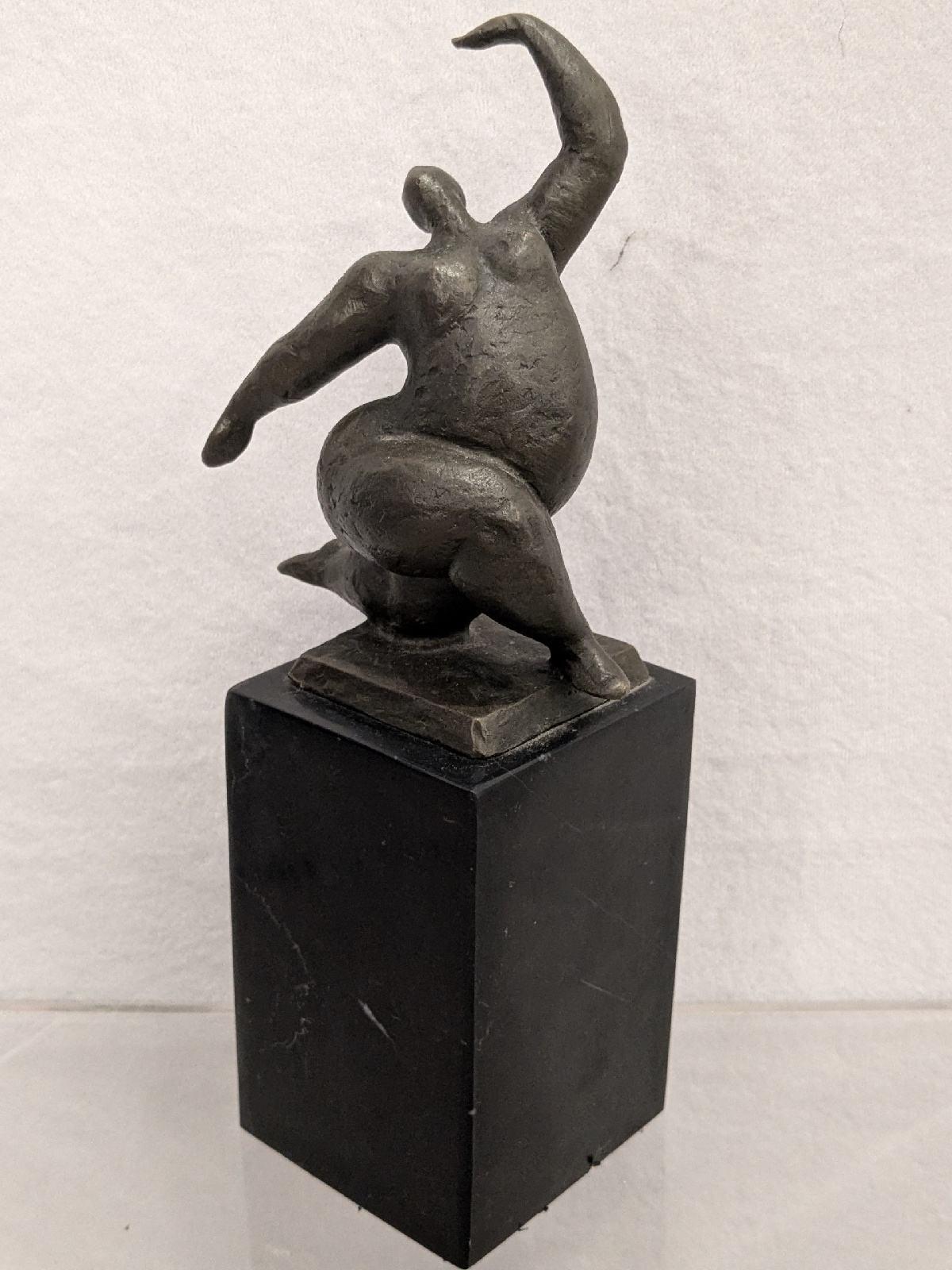 黒大理石の台座に置かれたバレリーナのブロンズ彫刻 - Etsy 日本