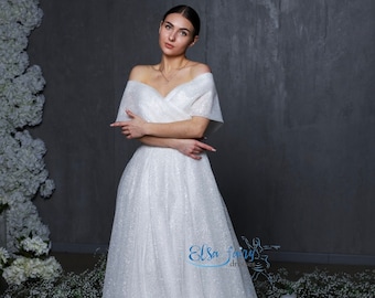 Elegantes glitzerndes Hochzeitskleid mit schulterfreiem V-Mieder, romantisches Brautkleid, weißes Brautkleid mit Schleppe, Spitzenhochzeitskleid