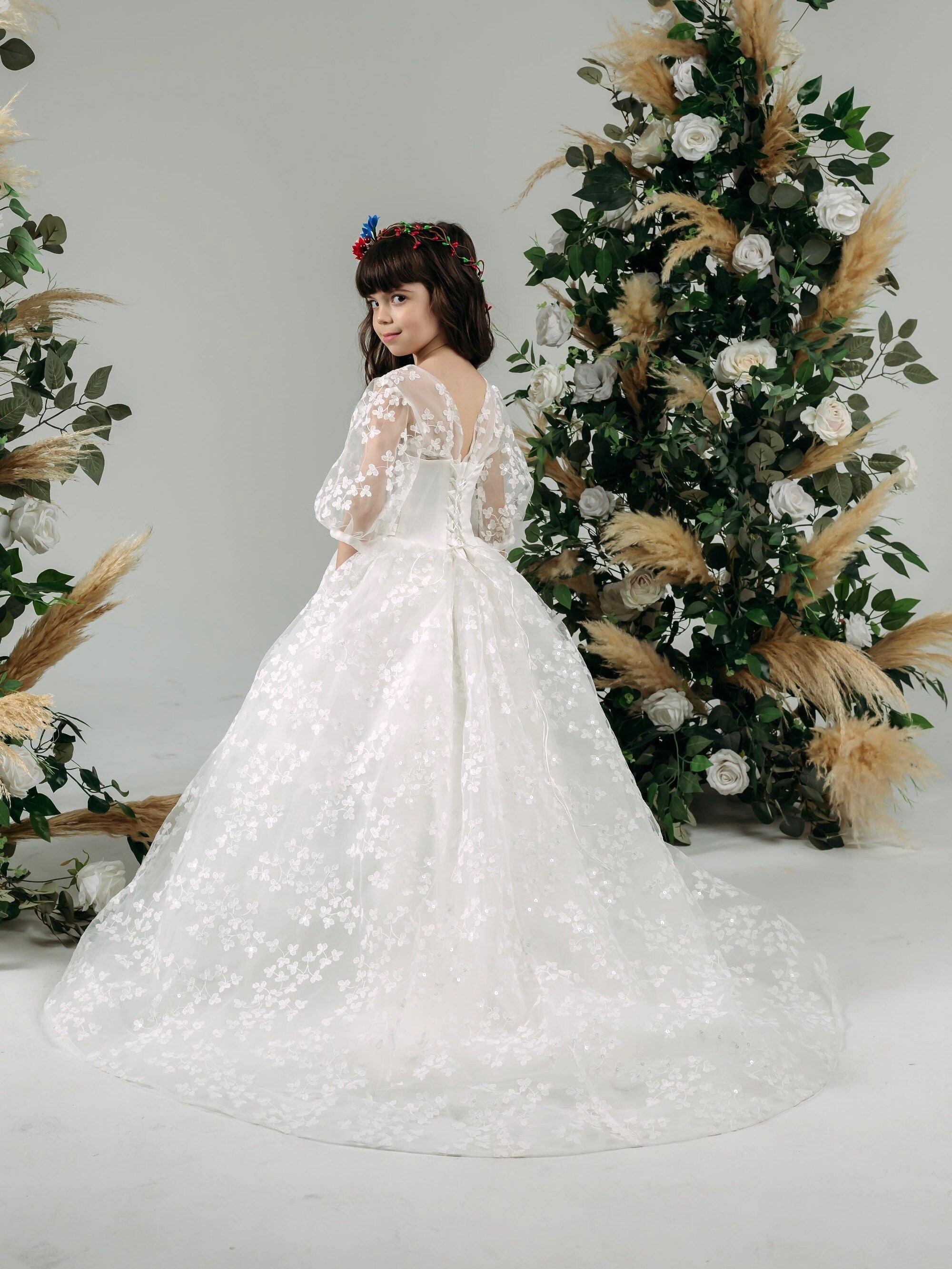 White Lace Flower Girl Gown with Puffy Sleeves, First Communion Dress, Long Tulle Princess Dress, Elegant Wedding Dress for Girls