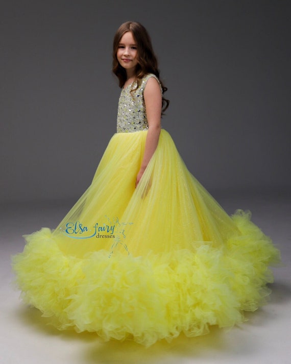yellow pageant dress Zapaka Women Long Prom Ruched Floral Off the Shoulder A Line Dress, Yellow / US2 Perfect for special occasions. Yellow Feather Straps Rhinestone Tiered