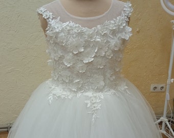 White Lace Flower Girl Dress: Tulle Communion Gown