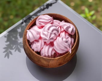 Homemade Strawberry Meringue Cookies: Light & Airy Dessert