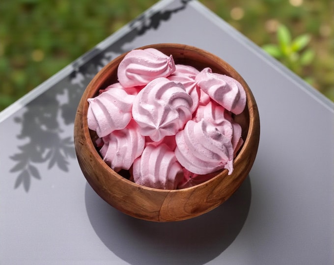 Homemade Strawberry Meringue Cookies: Light & Airy Dessert