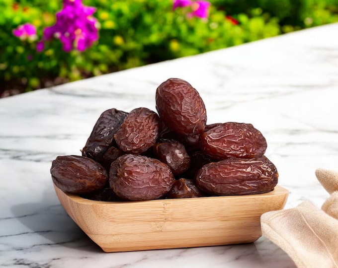 Large Jerusalem Dates, Naturally Sweet and Juicy, Perfect for Snacking or Gifting