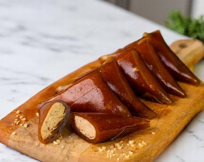 Hazelnut Paste Filled Mulberry Fruit Leather Triangle – Handmade Natural Sweet Snack, No Added Sugar, Traditional Turkish Delight