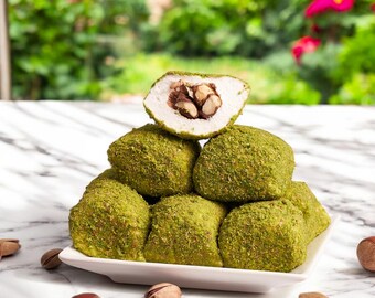Chocolate-Filled Pistachio & Hazelnut Pouch Delight, Covered in Fine Pistachio Powder – A Unique Treat or Gift Idea