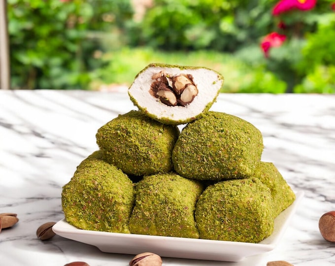 Chocolate-Filled Pistachio & Hazelnut Pouch Delight, Covered in Fine Pistachio Powder – A Unique Treat or Gift Idea