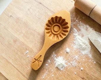 Natural Wood Cookie Press Mold Flower Pattern Professional Baker