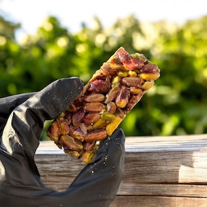 Natural Pistachio Croquant Bar - Crunchy, Sugar-Free Delight, Wholesome Snack, Ideal Gift for Health Enthusiasts