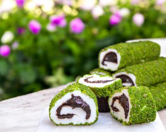 Premium Pistachio-Coated Chocolate-Filled Turkish Delight – Exquisite Gourmet Treat for Special Occasions or Daily Indulgence