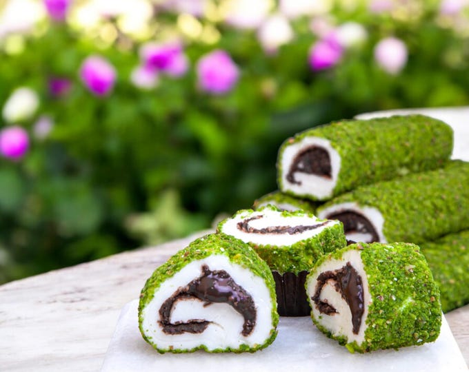 Premium Pistachio-Coated Chocolate-Filled Turkish Delight – Exquisite Gourmet Treat for Special Occasions or Daily Indulgence