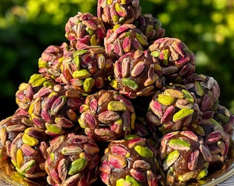 Premium Whole Pistachio-Coated Ball Cezzerye – Exquisite Gourmet Treat for Special Occasions or Daily Indulgence