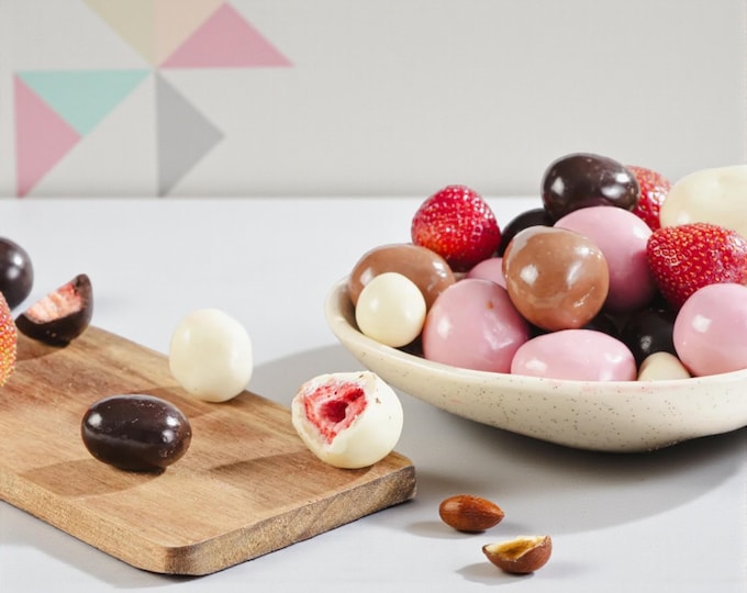 Freeze-Dried Strawberry Dragees – Crispy, Fruity Chocolate Bites