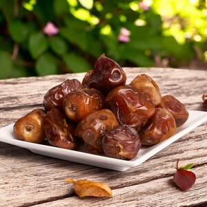 Premium Sukkari Fresh Dates – Naturally Sweet, Soft, and Perfect for Healthy Snacking or Gifting