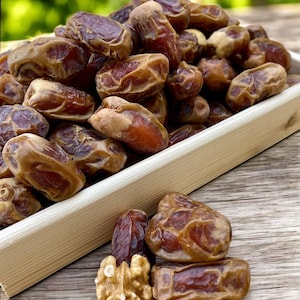 Premium Sugai Dates, Soft - Chewy Sun-Dried Delicacy for Snacking & Baking