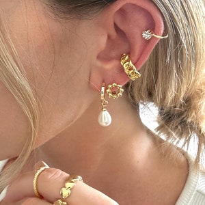 Gold Filled Flower Ear Cuff | Gold Huggies Ear Cuff No Piercing, Push Present, Gift for Her, Women&#39;s Jewelry