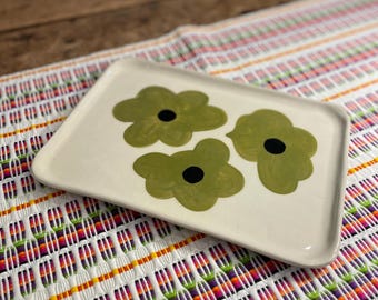 Piatto di fiori in ceramica fatto a mano