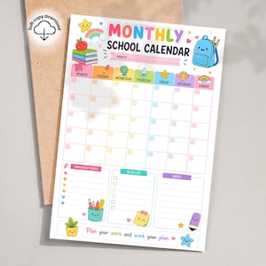 Op de afbeelding: Een maandelijkse schoolkalender met een kleurrijk rooster voor de dagen van de week, van maandag tot zondag. Het ontwerp bevat illustraties van een blauwe rugzak, boeken, een regenboog en schrijfwaren. Het heeft secties voor belangrijke data, een takenlijst en notities, met de tekst 'Plan your work and work your plan.'
