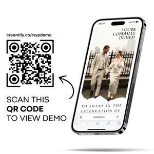 Op de afbeelding: Een smartphone toont een huwelijksuitnodiging met een stel. Het scherm toont "You're Cordially Invited" en "To Share in the Celebration of". Een QR-code en de tekst "Scan this QR code to view demo" zijn ook aanwezig.