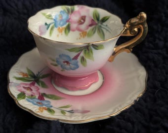 Juego de taza y platillo miniatura vintage - Diseño floral pintado a mano con borde dorado (circa 1945-1952)
