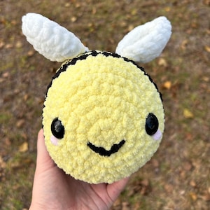 Bee Crochet Plushie, Cute Plushie, Crochet Stuffed Animal, Bee Plushie