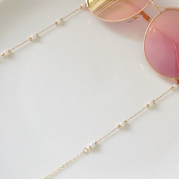 Dainty faux pearl glasses chain, Delicate sunglasses chain, Travel essential, gift for mother, Valentines Gift for her, Lanyard