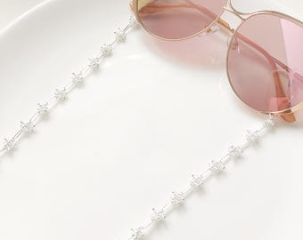 Dainty Silver Flower Eyeglass Chain, Sparkly Crystal Sunglasses Strap for Women, Chic Anti-Lost Mask Lanyard, Elegant Eyewear Accessory