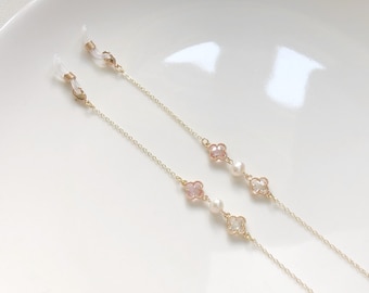 Dainty clover freshwater pearl glasses chain, Delicate sunglasses chain, Travel essential, gift for mother, Valentines Gift for her