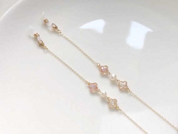 Dainty clover freshwater pearl glasses chain, Delicate sunglasses chain, Travel essential, gift for mother, Valentines Gift for her