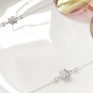 Silver Snowflake Pearl Glasses Chain Holder. Winter Crystal Eyeglass String Lanyard, Dainty Xmas Sunglasses Jewellery Gift, Spectacle Strap