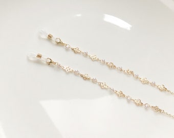 Clover Pearl Eyeglass Chain Cottagecore, Faux Pearl Reading Glass Cord Aesthetic, Anti Lost Strap for Women, Lucky Gift everyday eye chain