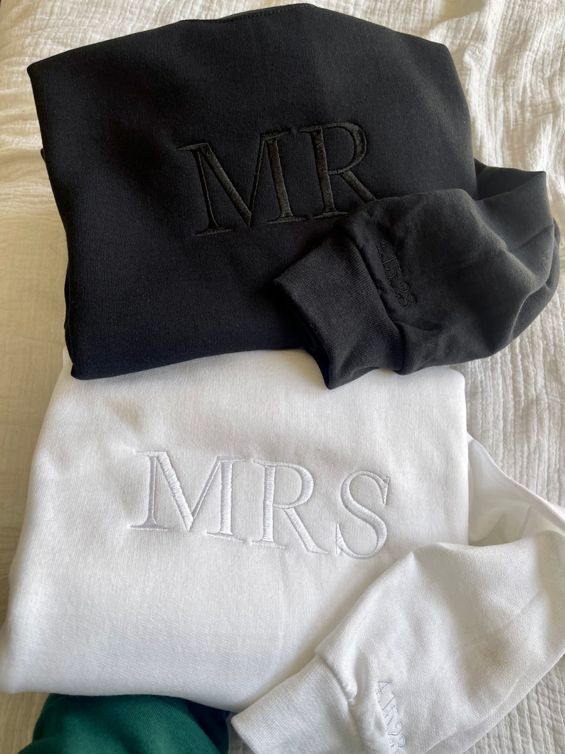 Mr embroidered sweatshirt size XL