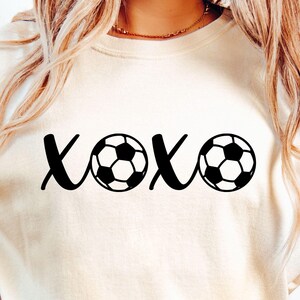 Football SVG, Svg de football de la Saint-Valentin, Svg de maillot de football, football maman Svg, Svg Xoxo, Saint-Valentin, Svg de chemise de football Saint-Valentin, football Xoxo